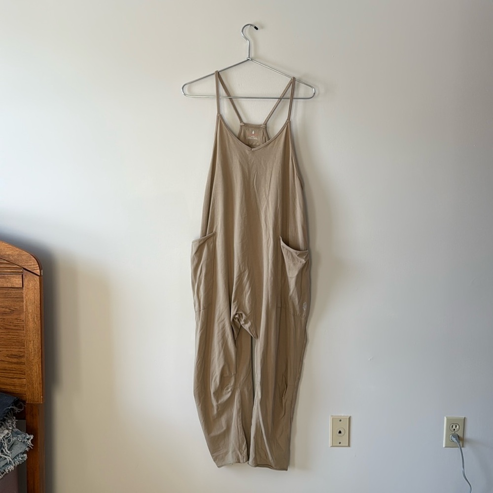 FP MOVEMENT BY FREE PEOPLE HOT SHOT ONESIE IN MOCHA LATTE XS